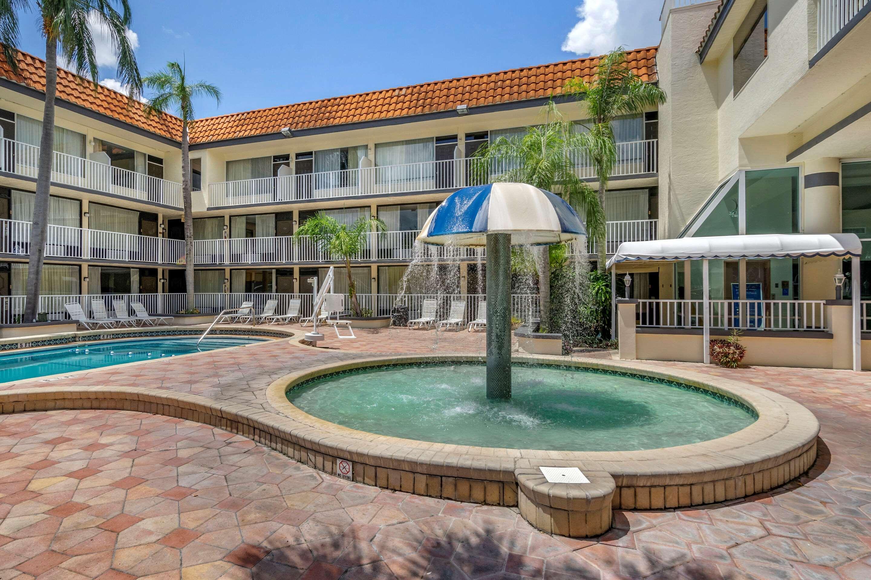 Rodeway Inn Central Clearwater Beach ภายนอก รูปภาพ