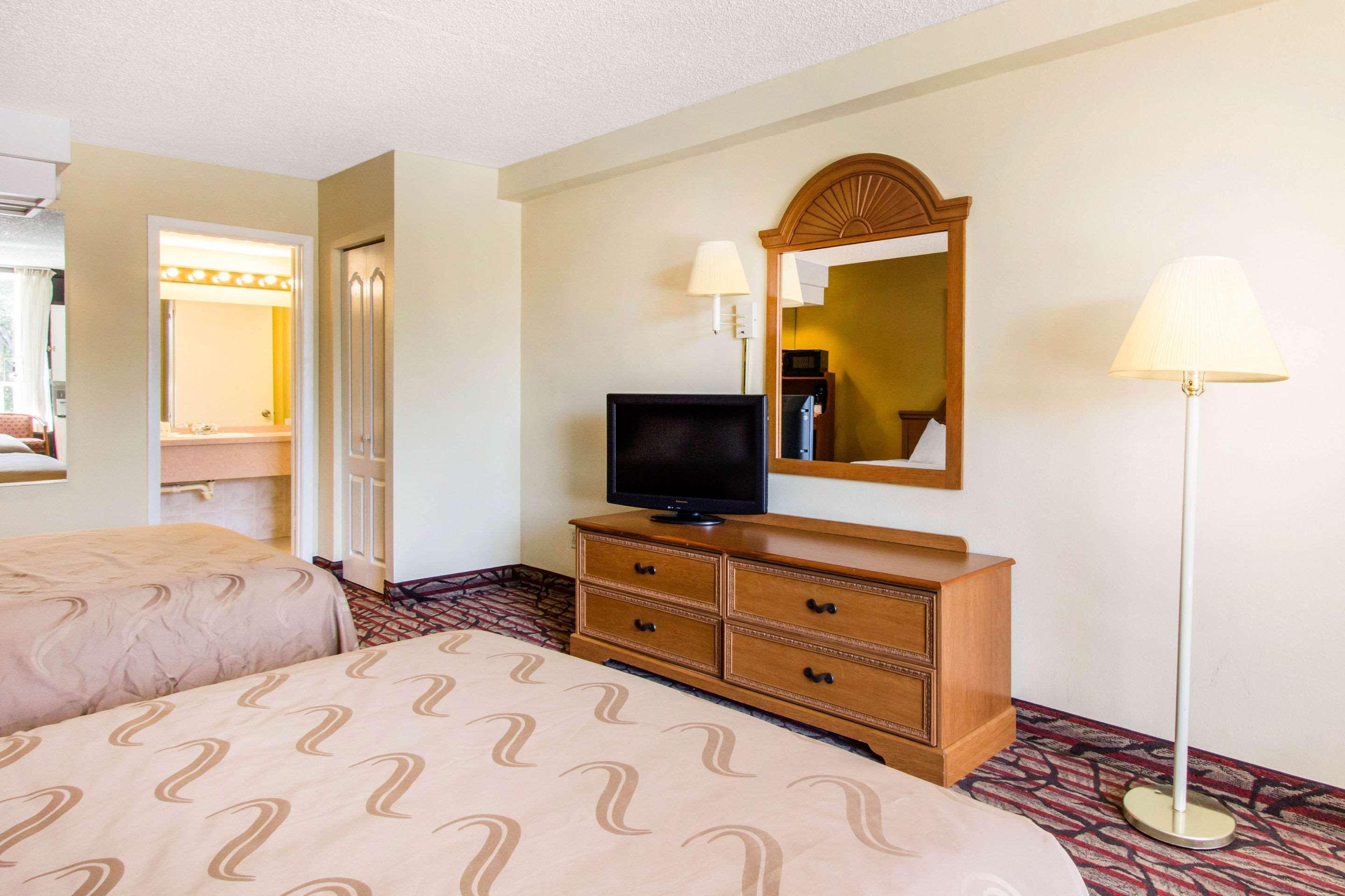 Rodeway Inn Central Clearwater Beach ภายนอก รูปภาพ