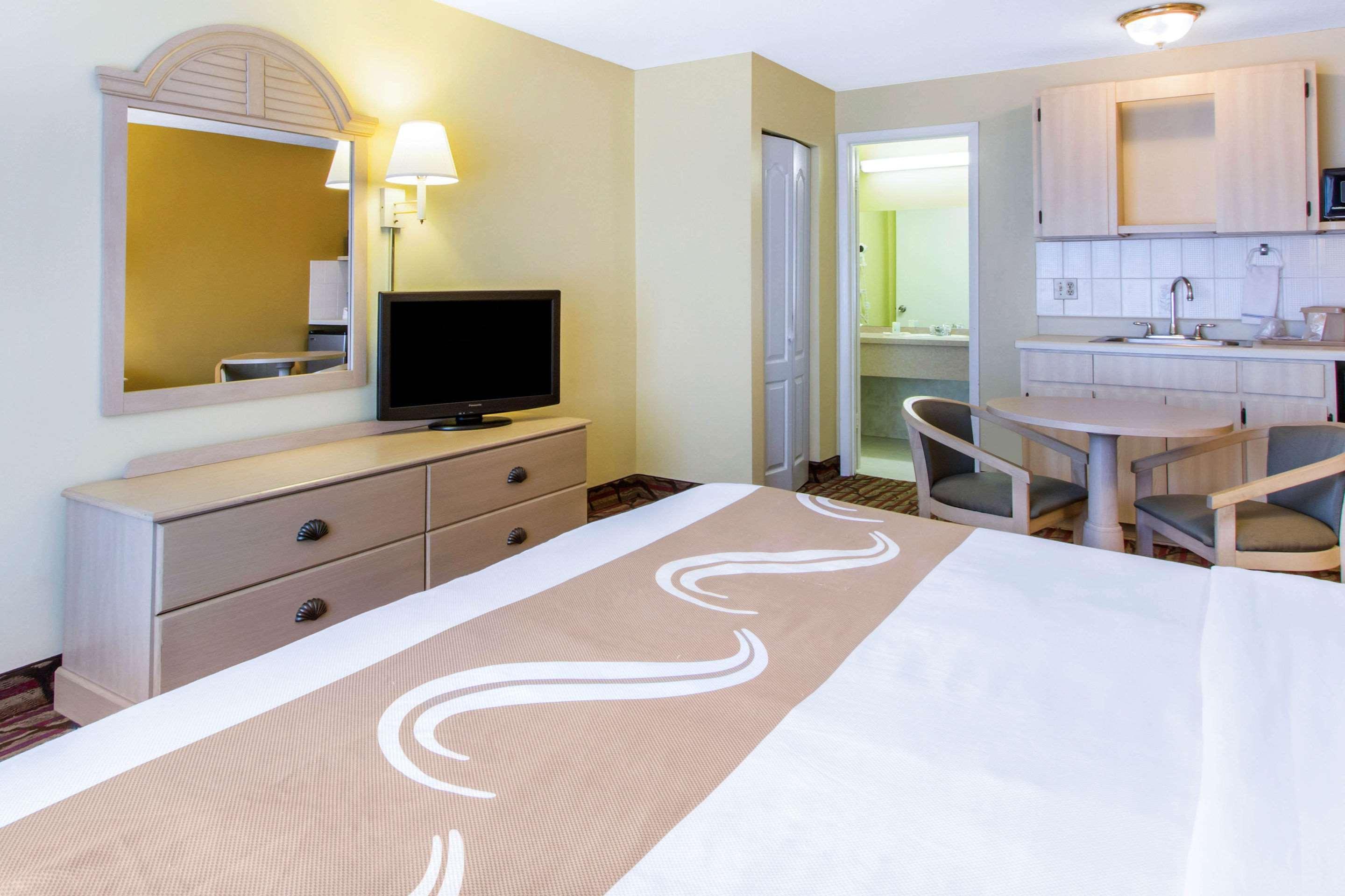 Rodeway Inn Central Clearwater Beach ภายนอก รูปภาพ