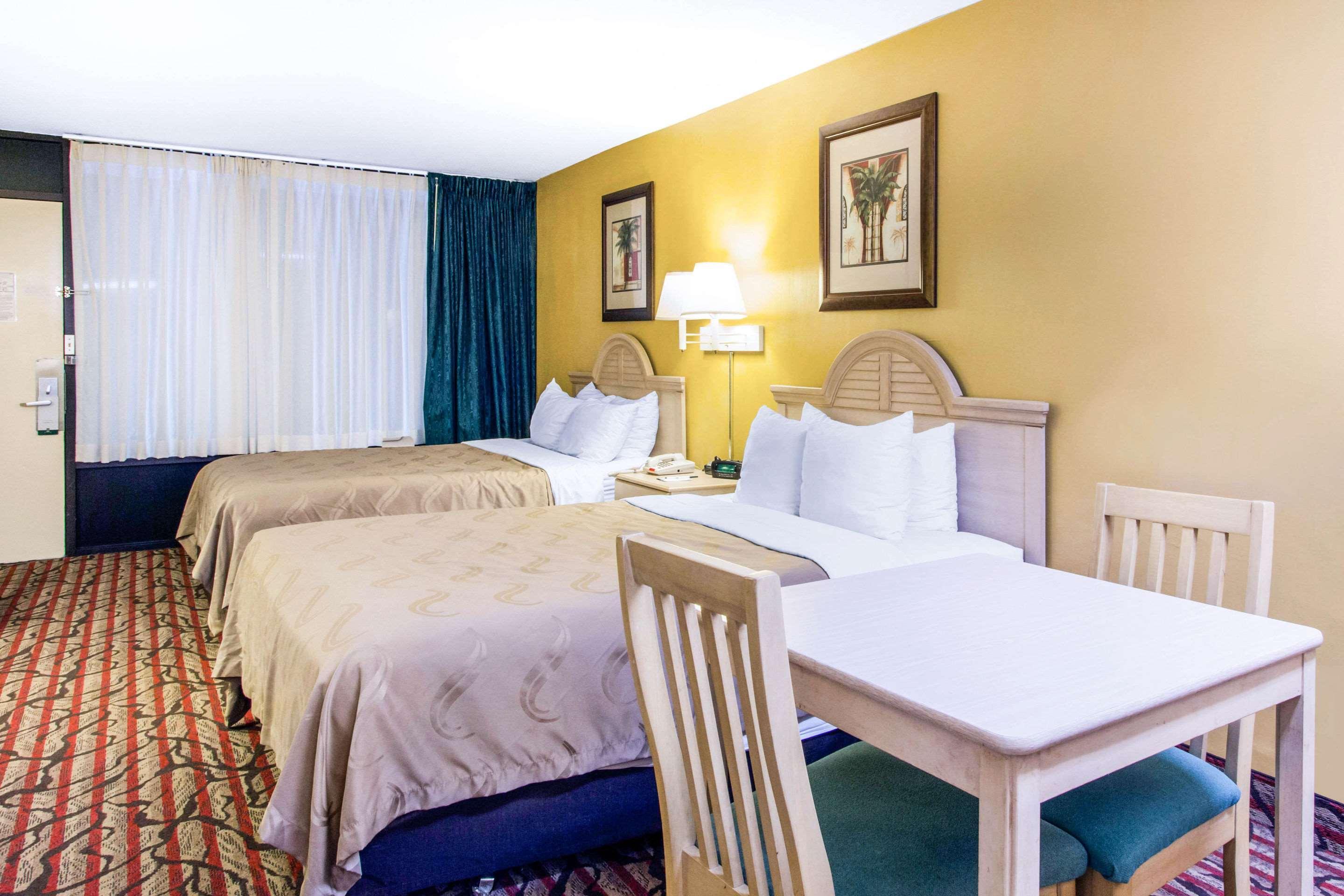 Rodeway Inn Central Clearwater Beach ภายนอก รูปภาพ