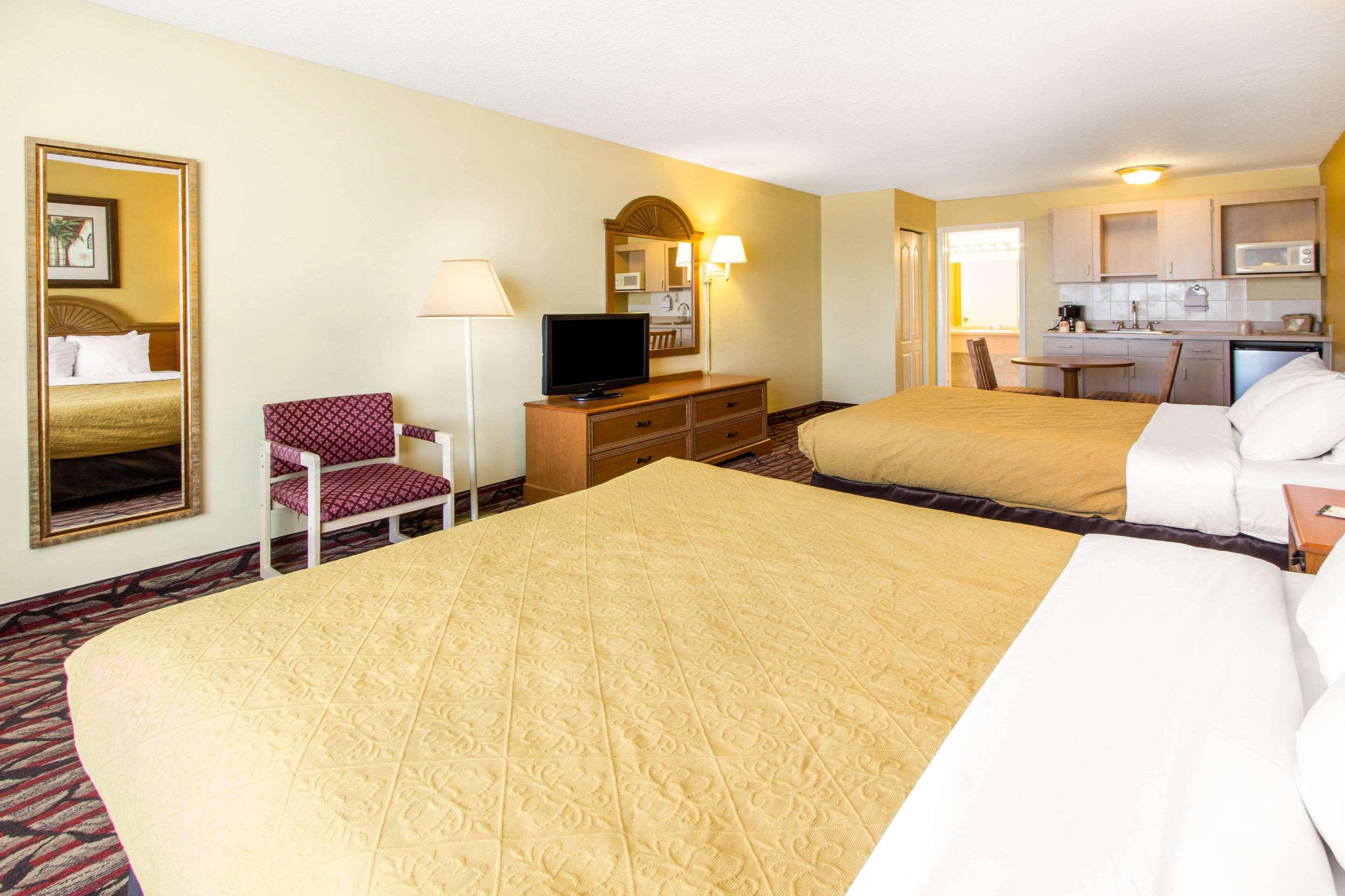 Rodeway Inn Central Clearwater Beach ภายนอก รูปภาพ