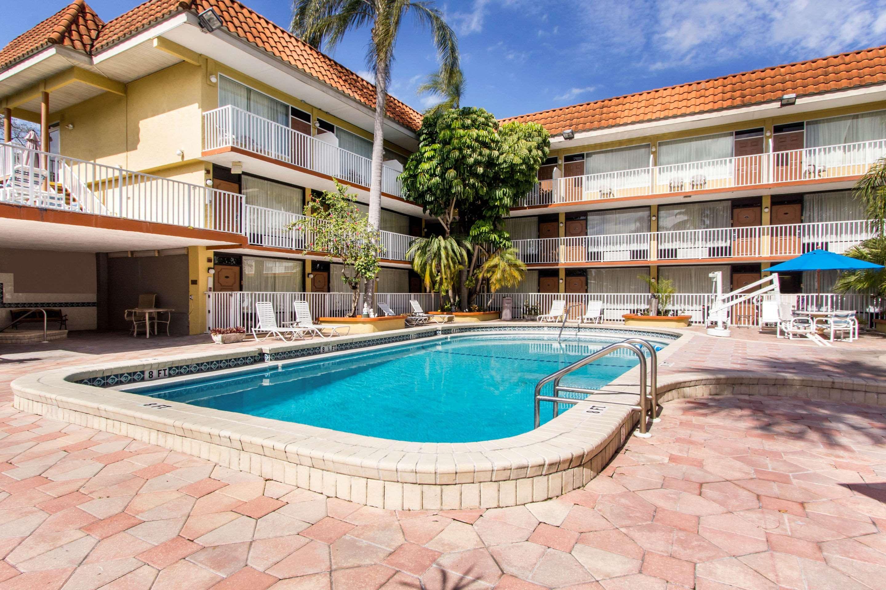 Rodeway Inn Central Clearwater Beach ภายนอก รูปภาพ